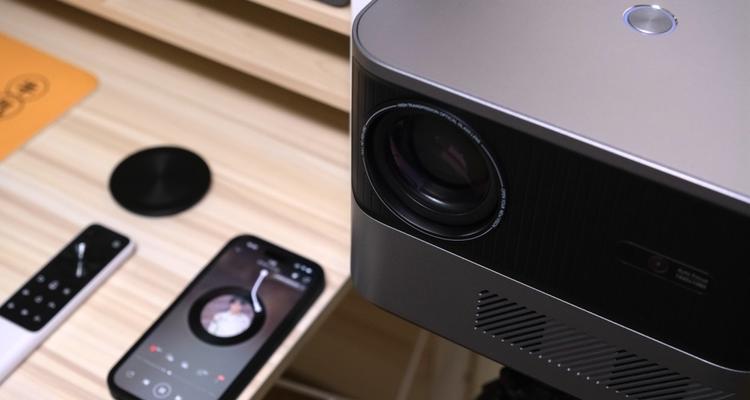 投影仪开机就响解决方案（避免投影仪开机时出现响声的方法）