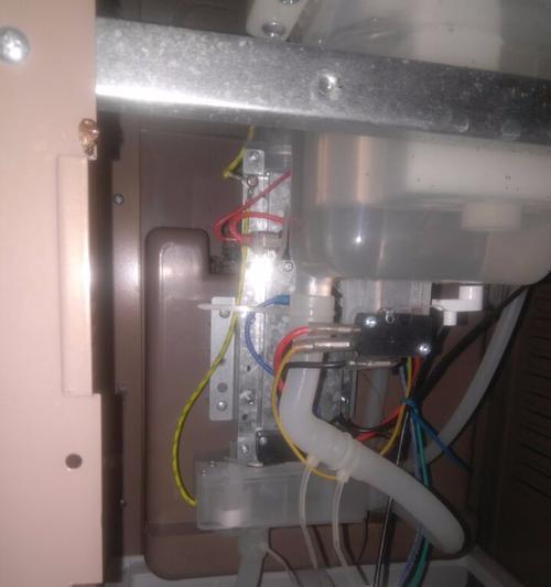 乡水泉净水器漏水的修理方法（解决乡水泉净水器漏水的实用技巧）