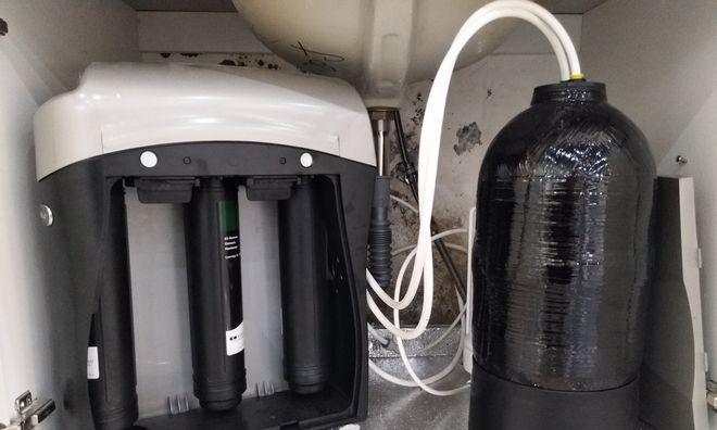净水器滤芯总是有气的解决方法（避免净水器滤芯产生气泡的实用技巧）