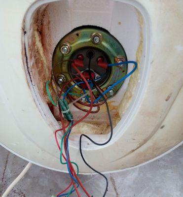 万和热水器漏水原因及维修方法（解决万和热水器漏水问题的关键）