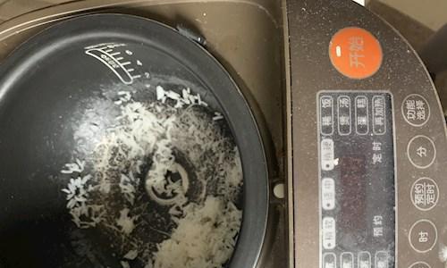 电饭煲锅底烂了个洞的修复方法（快速修复电饭煲锅底烂洞）
