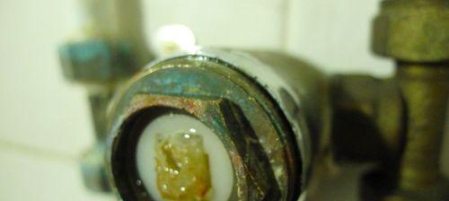 热水器阀门氧化处理方法及注意事项（有效解决热水器阀门氧化问题）