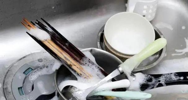 马桶堵了用开水烫行吗（探究使用开水烫解马桶堵塞的可行性）