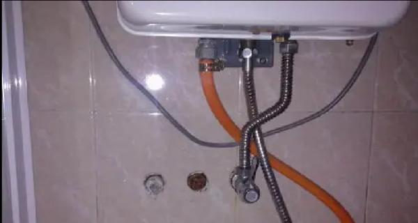 如何解决热水器开冷水漏水问题（应对热水器冷水漏水的有效方法）