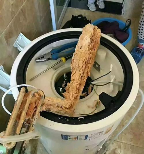 如何清洗热水器的水垢（简单有效的热水器水垢清洗方法）