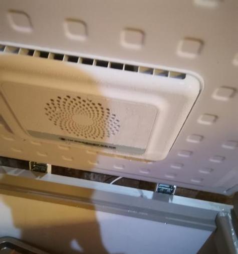 冰柜通电的方法与注意事项（冰柜电源接入步骤及安全使用建议）