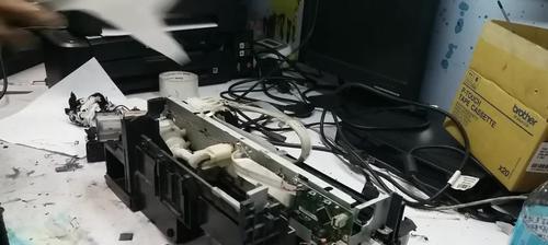 如何正确更换复印机墨粉（简单操作让您的复印机焕然一新）