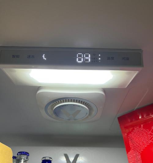如何清洗冰箱除异味（简单有效的方法让您的冰箱恢复清新）