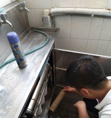 冷饮水机漏水怎么修？维修步骤和常见问题解答？