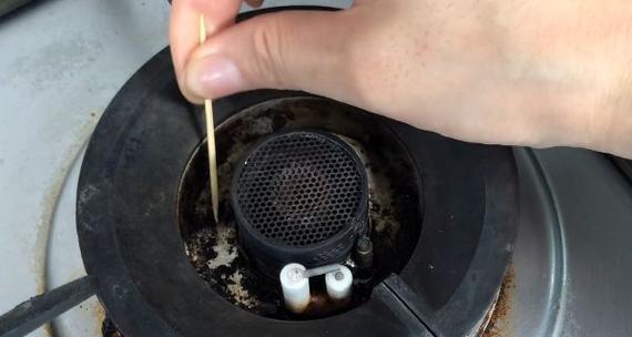 如何自动清洗燃气灶电池？步骤是什么？